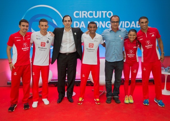 Marcelo Cabrini, Leandro Prates Oliveira, o diretor da Bradesco Seguros Alexandre Nogueira, Damião Ancelmo de Souza, o técnico Lauter Nogueira, Adriana Cristina Silva da Luz e Ederson Vilela Pereira.