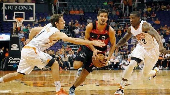 Flamengo contra o Phoenix Suns em 2014.