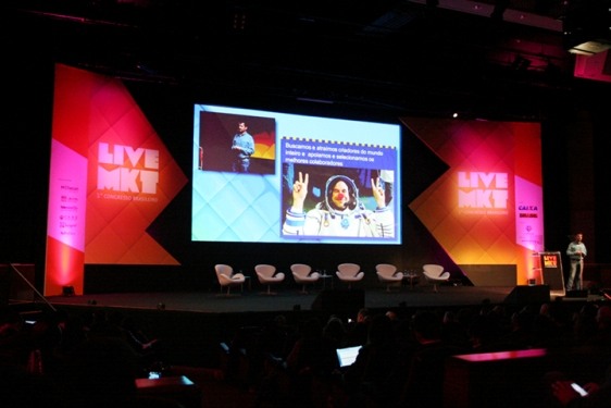 Patrick Flynn durante palestra no Congresso de Live Marketing. 