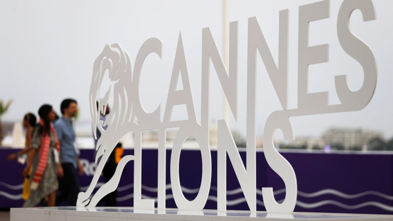 O Festival Internacional de Criatividade de Cannes, mais conhecido como Cannes Lions, não se resume apenas à premiação das melhores campanhas publicitárias do mundo. Durante o evento, que acontece anualmente na Riviera Francesa, diversas marcas aproveitam para realizar ativações criativas e impactantes, que se espalham por toda a cidade.