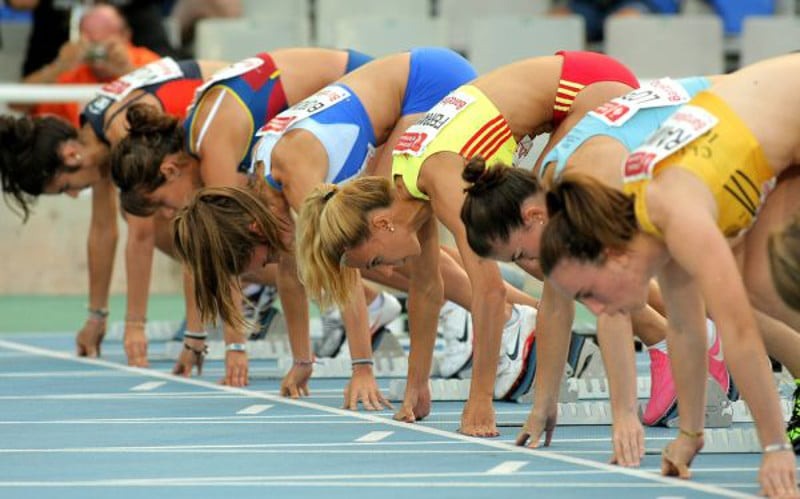 Corredoras se preparando para correr nas Olimpíadas de 2012