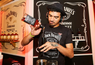Jack Daniel’s traz mixologistas e estande com bar temático ao Bar Convent SP